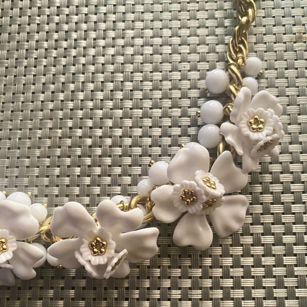 Banana Republic Floral Necklace - Picture 3 of 3